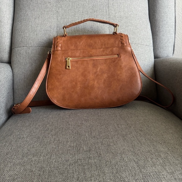 Urban Expressions Tan Khloe Vegan Leather Saddle Shaped Crossbody Bag - Picture 6 of 16